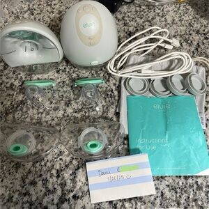 Elvie Breast Pump Set with Accessories (#1)
